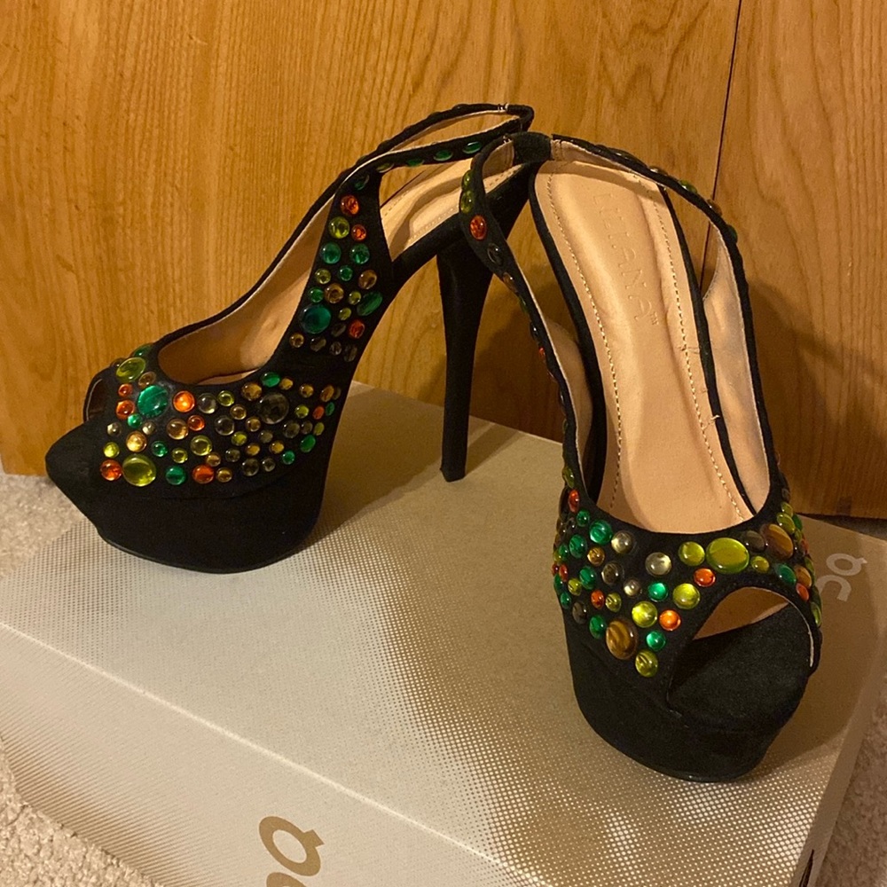 Liliana high heels - size not listed on shoe, should fit size 8 or maybe an 8.5